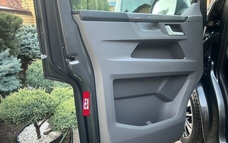 Volkswagen Caravelle T6 рестайлинг, 2023 год, 7 500 000 рублей, 32 фотография