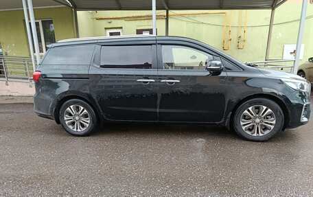 KIA Carnival III, 2019 год, 2 900 000 рублей, 2 фотография