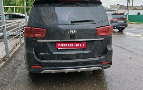 KIA Carnival III, 2019 год, 2 900 000 рублей, 3 фотография