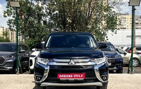 Mitsubishi Outlander III рестайлинг 3, 2018 год, 1 799 000 рублей, 2 фотография