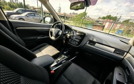 Mitsubishi Outlander III рестайлинг 3, 2018 год, 1 799 000 рублей, 9 фотография