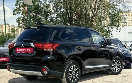 Mitsubishi Outlander III рестайлинг 3, 2018 год, 1 799 000 рублей, 6 фотография