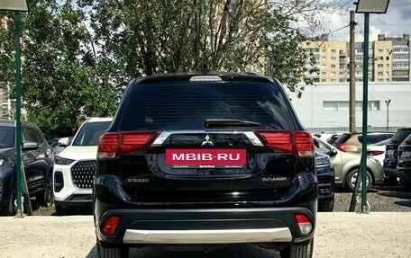Mitsubishi Outlander III рестайлинг 3, 2018 год, 1 799 000 рублей, 7 фотография