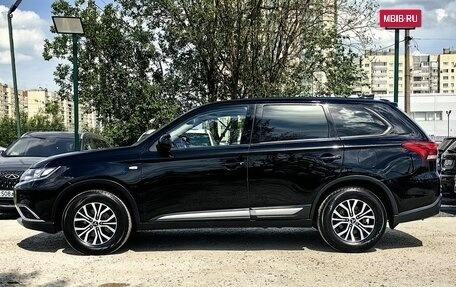 Mitsubishi Outlander III рестайлинг 3, 2018 год, 1 799 000 рублей, 4 фотография