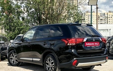 Mitsubishi Outlander III рестайлинг 3, 2018 год, 1 799 000 рублей, 8 фотография