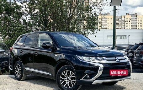 Mitsubishi Outlander III рестайлинг 3, 2018 год, 1 799 000 рублей, 3 фотография