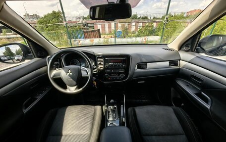 Mitsubishi Outlander III рестайлинг 3, 2018 год, 1 799 000 рублей, 13 фотография