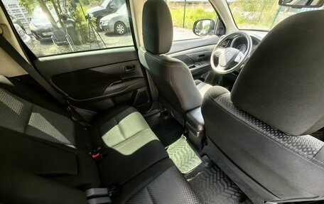 Mitsubishi Outlander III рестайлинг 3, 2018 год, 1 799 000 рублей, 12 фотография