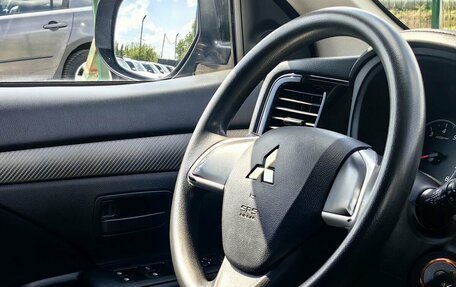 Mitsubishi Outlander III рестайлинг 3, 2018 год, 1 799 000 рублей, 11 фотография