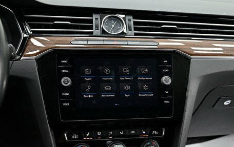 Volkswagen Passat B8 рестайлинг, 2019 год, 1 925 000 рублей, 10 фотография