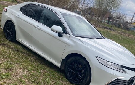 Toyota Camry, 2021 год, 2 750 000 рублей, 2 фотография