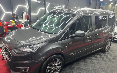 Ford Tourneo Connect II рестайлинг, 2018 год, 2 300 000 рублей, 3 фотография