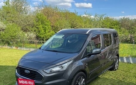 Ford Tourneo Connect II рестайлинг, 2018 год, 2 300 000 рублей, 2 фотография