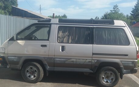 Toyota Lite Ace III, 1990 год, 250 000 рублей, 3 фотография