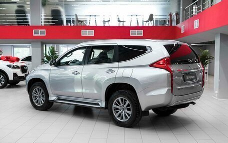Mitsubishi Pajero Sport III рестайлинг, 2017 год, 2 550 000 рублей, 4 фотография
