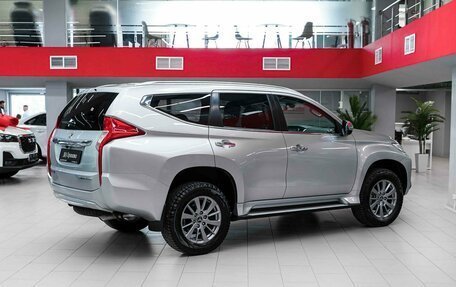Mitsubishi Pajero Sport III рестайлинг, 2017 год, 2 550 000 рублей, 2 фотография