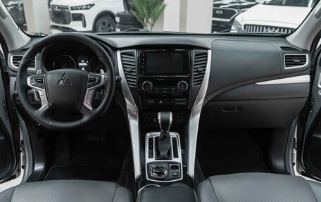 Mitsubishi Pajero Sport III рестайлинг, 2017 год, 2 550 000 рублей, 10 фотография