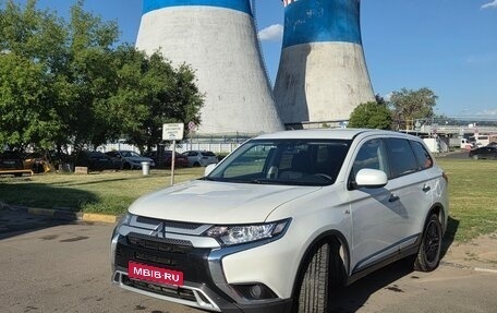 Mitsubishi Outlander III рестайлинг 3, 2019 год, 2 200 000 рублей, 1 фотография