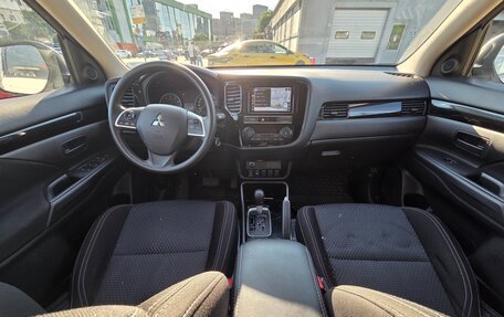 Mitsubishi Outlander III рестайлинг 3, 2019 год, 2 200 000 рублей, 5 фотография