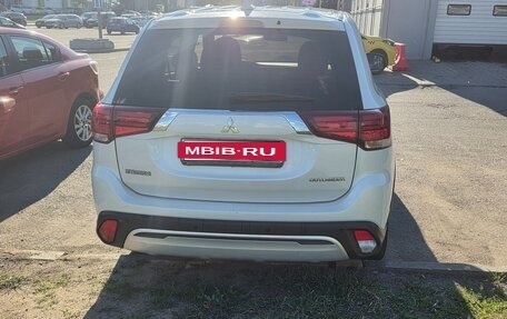 Mitsubishi Outlander III рестайлинг 3, 2019 год, 2 200 000 рублей, 3 фотография