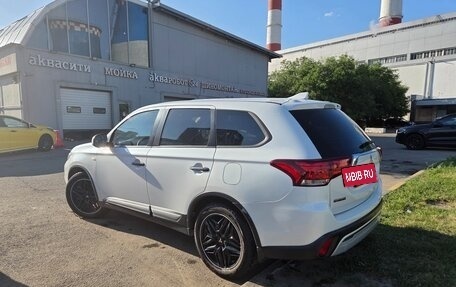 Mitsubishi Outlander III рестайлинг 3, 2019 год, 2 200 000 рублей, 4 фотография
