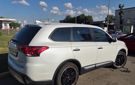 Mitsubishi Outlander III рестайлинг 3, 2019 год, 2 200 000 рублей, 12 фотография