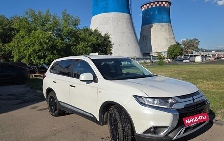 Mitsubishi Outlander III рестайлинг 3, 2019 год, 2 200 000 рублей, 8 фотография