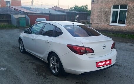 Opel Astra J, 2013 год, 690 000 рублей, 5 фотография