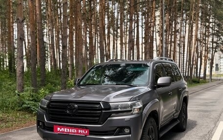 Toyota Land Cruiser 200, 2011 год, 2 490 000 рублей, 2 фотография