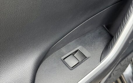 Toyota RAV4, 2019 год, 2 850 000 рублей, 14 фотография