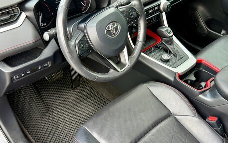 Toyota RAV4, 2019 год, 2 850 000 рублей, 16 фотография