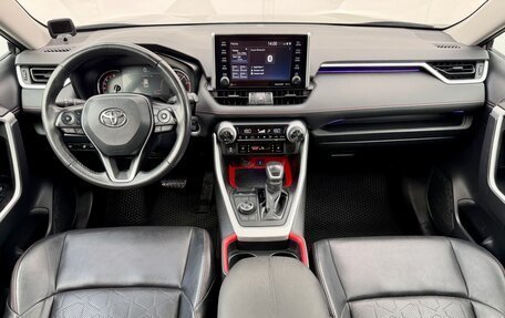 Toyota RAV4, 2019 год, 2 850 000 рублей, 21 фотография