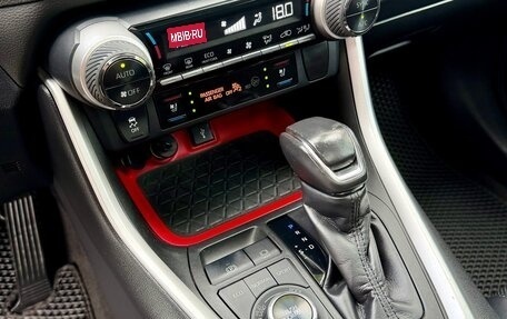 Toyota RAV4, 2019 год, 2 850 000 рублей, 18 фотография