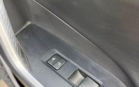 Toyota RAV4, 2019 год, 2 850 000 рублей, 31 фотография