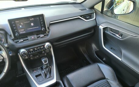 Toyota RAV4, 2019 год, 2 670 000 рублей, 2 фотография