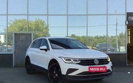 Volkswagen Tiguan II, 2021 год, 3 049 000 рублей, 3 фотография