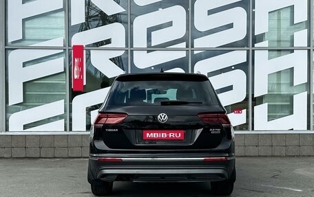 Volkswagen Tiguan II, 2018 год, 2 750 000 рублей, 4 фотография