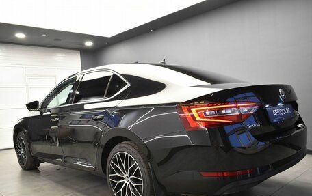 Skoda Superb III рестайлинг, 2017 год, 1 980 000 рублей, 5 фотография