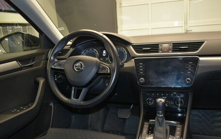 Skoda Superb III рестайлинг, 2017 год, 1 980 000 рублей, 12 фотография