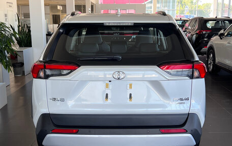 Toyota RAV4, 2024 год, 4 150 000 рублей, 6 фотография
