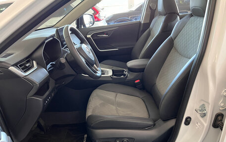 Toyota RAV4, 2024 год, 4 150 000 рублей, 15 фотография