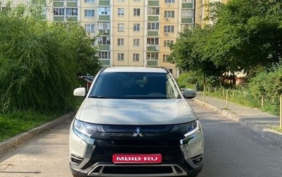 Mitsubishi Outlander III рестайлинг 3, 2021 год, 3 500 000 рублей, 1 фотография