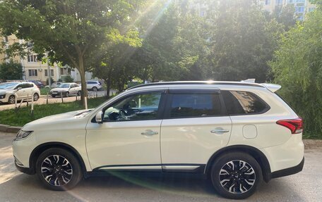 Mitsubishi Outlander III рестайлинг 3, 2021 год, 3 500 000 рублей, 2 фотография