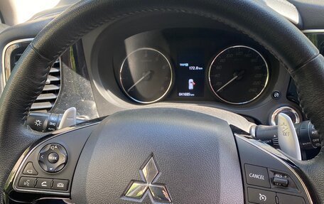 Mitsubishi Outlander III рестайлинг 3, 2021 год, 3 500 000 рублей, 5 фотография