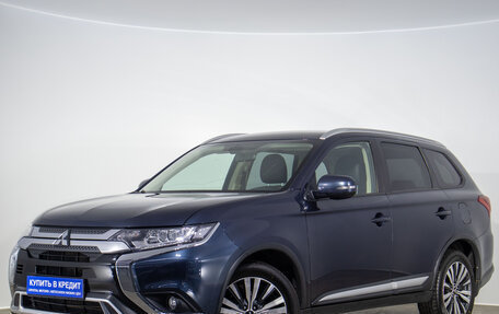 Mitsubishi Outlander III рестайлинг 3, 2019 год, 2 399 000 рублей, 4 фотография