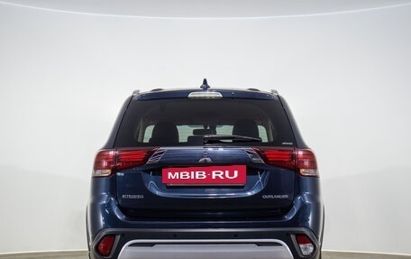 Mitsubishi Outlander III рестайлинг 3, 2019 год, 2 399 000 рублей, 6 фотография