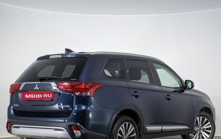 Mitsubishi Outlander III рестайлинг 3, 2019 год, 2 399 000 рублей, 5 фотография