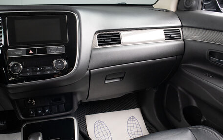 Mitsubishi Outlander III рестайлинг 3, 2019 год, 2 399 000 рублей, 13 фотография