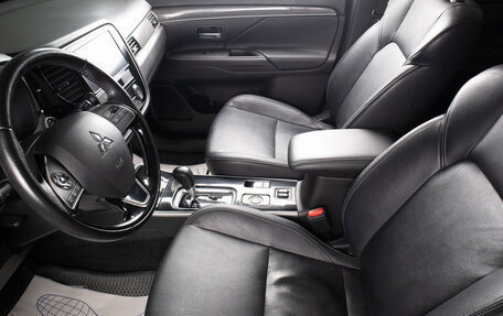 Mitsubishi Outlander III рестайлинг 3, 2019 год, 2 399 000 рублей, 19 фотография