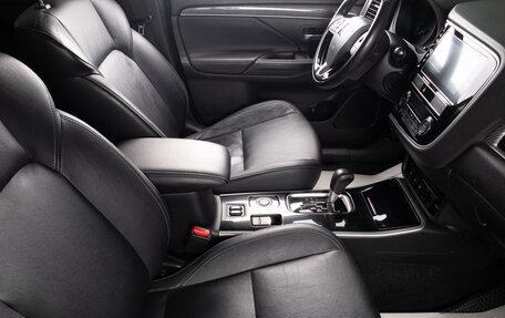 Mitsubishi Outlander III рестайлинг 3, 2019 год, 2 399 000 рублей, 20 фотография